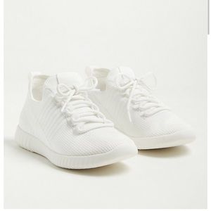 NEW W TAGS WIDE Width Sneakers Torrid 8.5